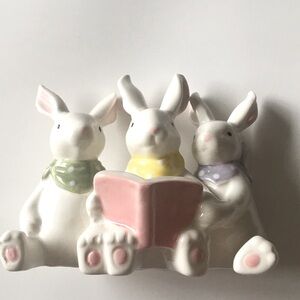 RARE Porcelain Bunny Buddies Reading A Book Wearing Colorful Scarves Home Decor